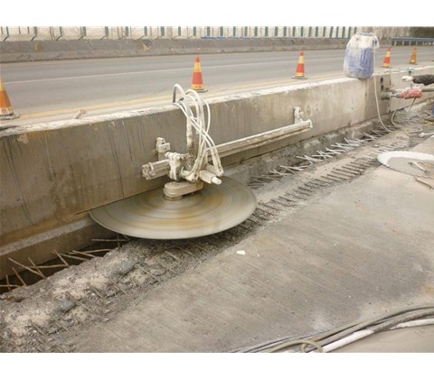 公路护栏切割拆除